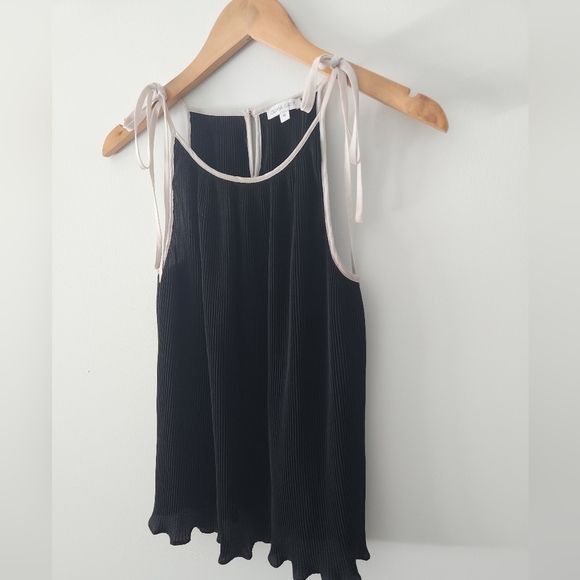 Olivia Grey Pleated Tank Top - Picture 3 of 10